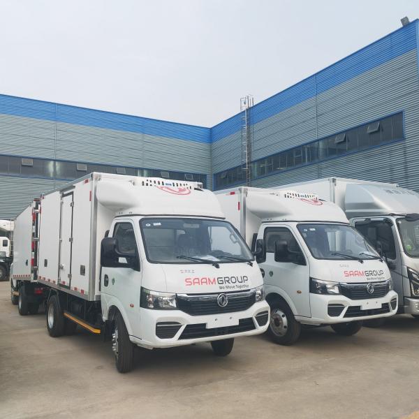 Dongfeng Mini Refrigerated Truck , Fresh Food Freezer Van Truck 5Tons