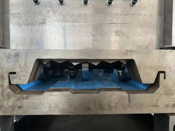 Máquina de moldagem de rolos de costura em pé com painel de telhado controlado por PLC Kr-18 SSR