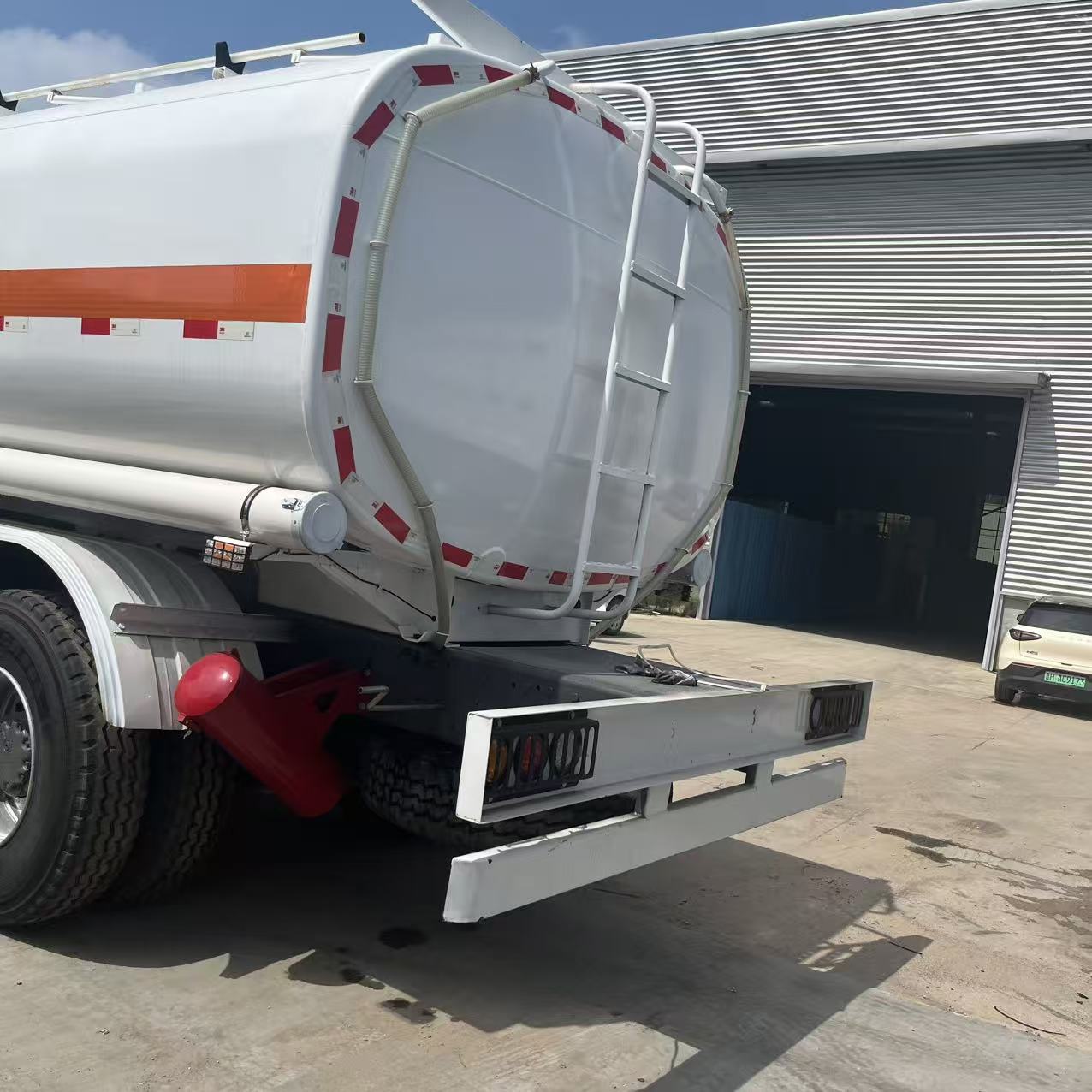 Howo 371horse power Used Fuel Tanker Truck Fuel Delivery Sinotruk 6x4 25m3 6*4 chassis