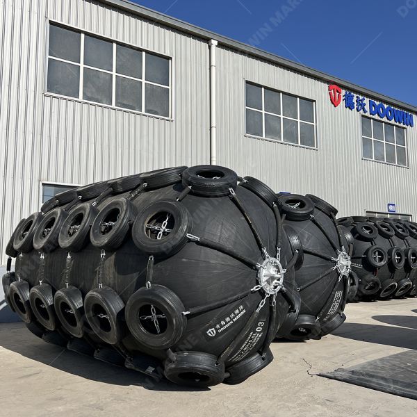 High Elasticity Properties Marine Supplies Boat Fender Pneumatic Rubber Marine Fenders