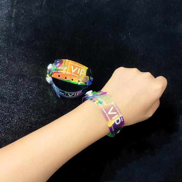 Fornecedor Grátis Pulseira Brilhante Impermeável Palavras Personalizadas Festa Parque de Presentes Eventos Glitter Pulseira Laser Transparente PVC