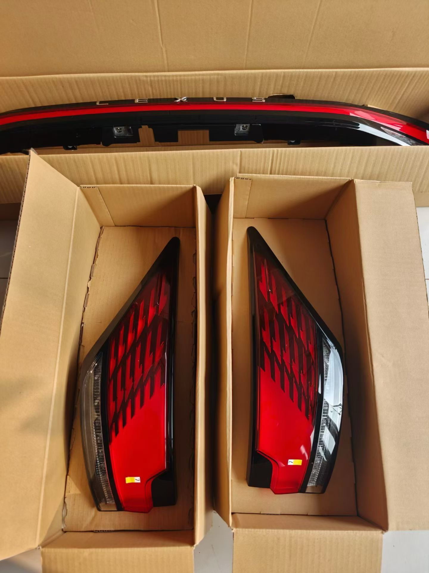 Genuine Used 2025 Lexus RX200 / RX300 Rear Tail Light Assembly Set of 3 (Left + Right + Full-Width Center Light Bar)