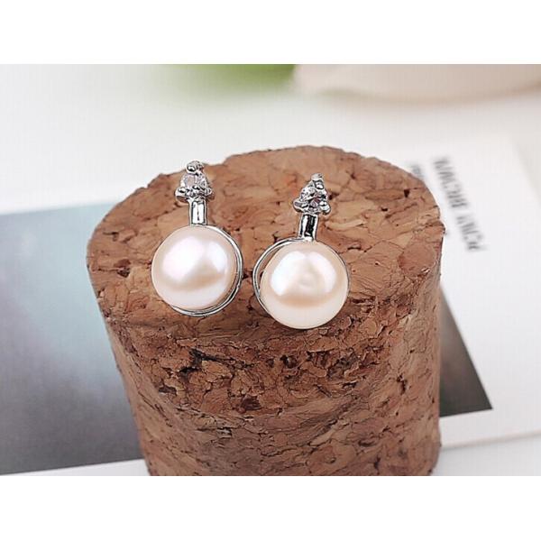 Freshwater pearl stud earrings