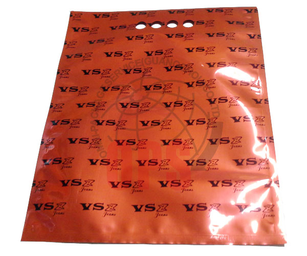 3 Layer Laminated Custom Printed Shopping Bags Three Side Seal With Finger Hole