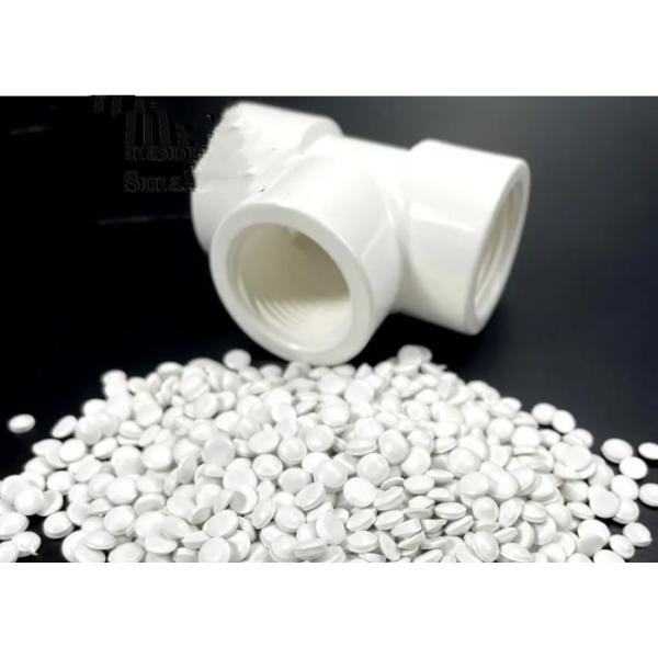 Жесткие гранулы ПВХ для трубных фитингов Жесткие глянцевые малые изгибы канализа