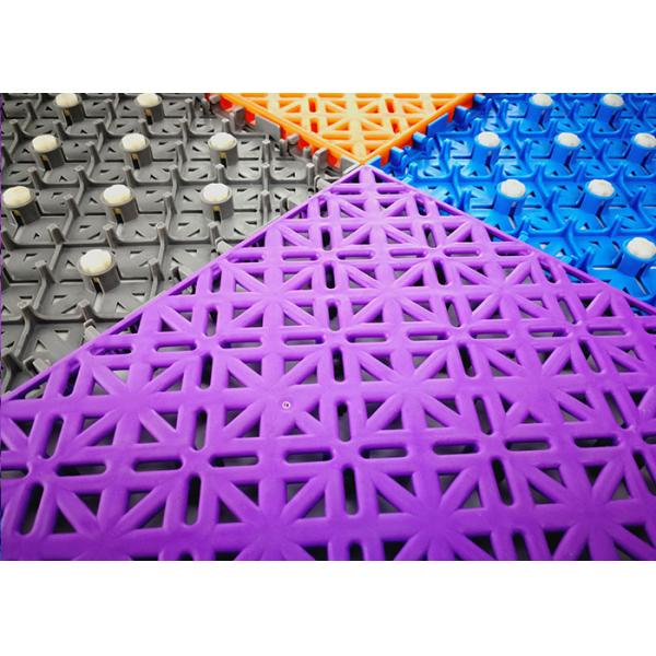 Настил следа устойчивой амортизации скида идущий с тяжелыми металами освобождает