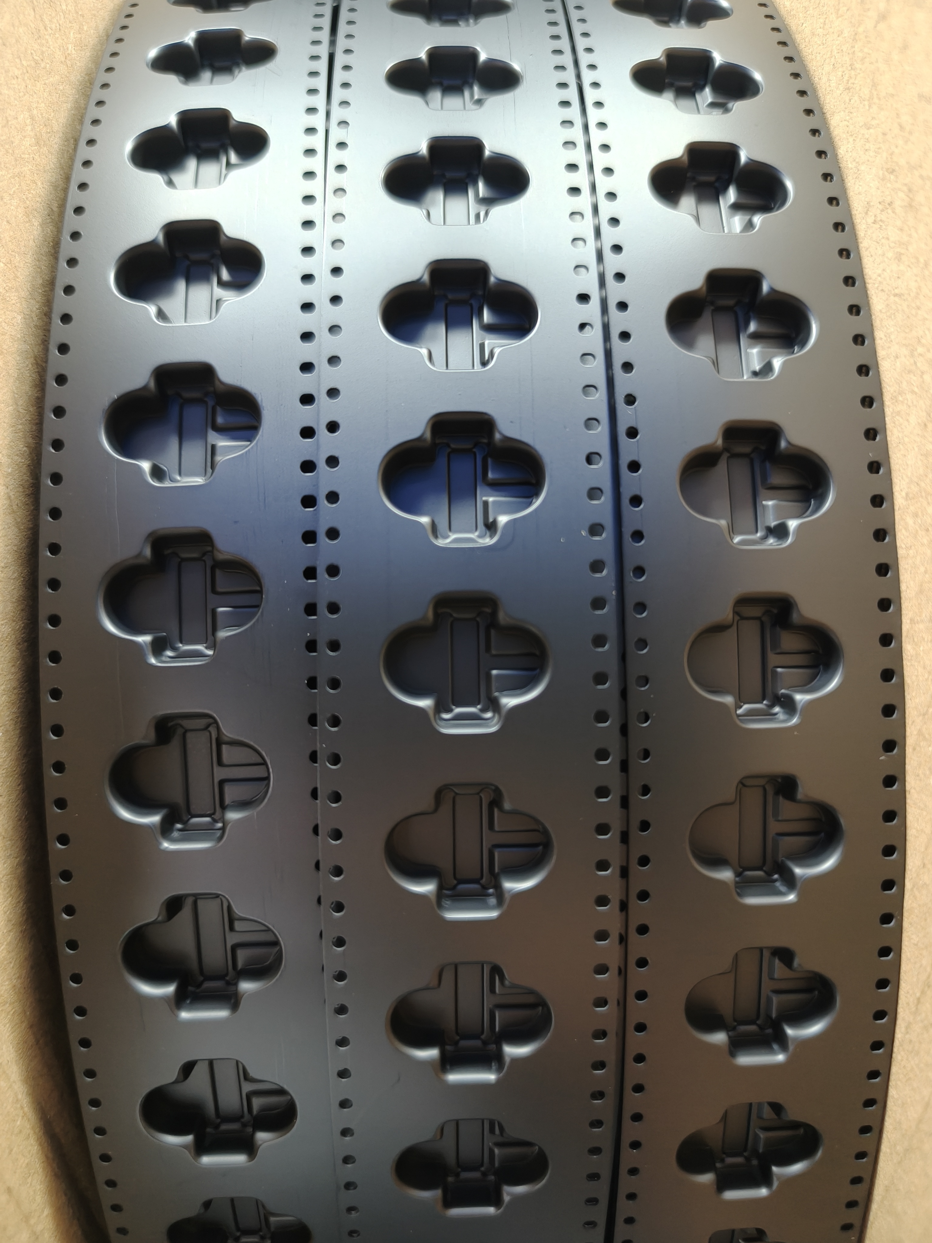 32mm 44mm 56mm 72mm 88mm Wide SMT Carrier Tape with Custom Pocket Dimensions