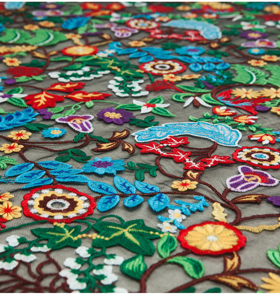 La tela bordada floral francesa coloreada multi del cordón 3D/la tela de red para las muchachas se viste