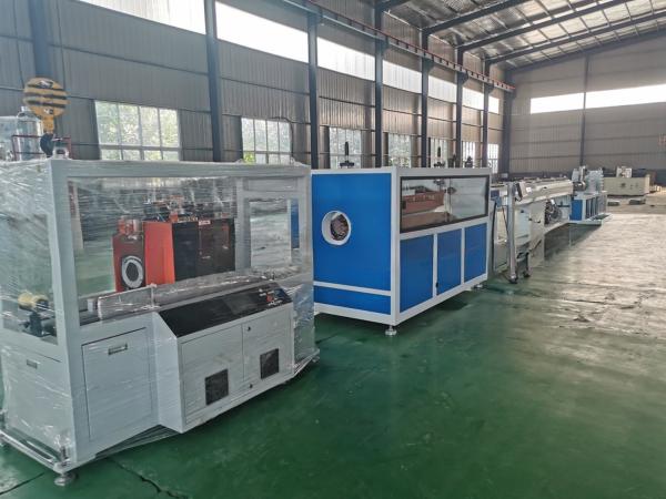 Linha de produção de máquinas de extrusão de tubos de abastecimento de água / drenagem de UPVC CPVC para o mercado