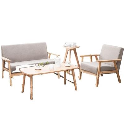 Le canapé en bois pour le salon est inclus dans la conception
