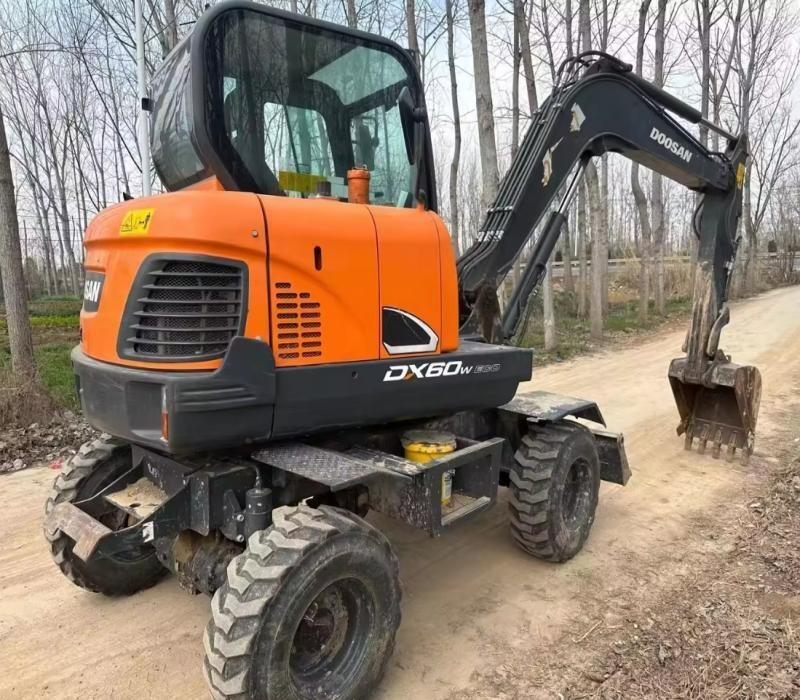 Предыдущая владение Doosan колесный экскаватор DX60W Общая ширина транспортировки 2000 мм