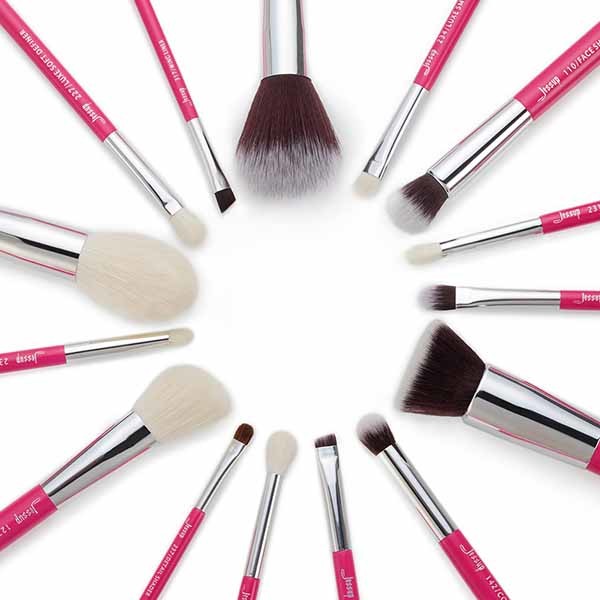 Labeled easy grip Essential Makeup Brushes Set For Makeup Lovers