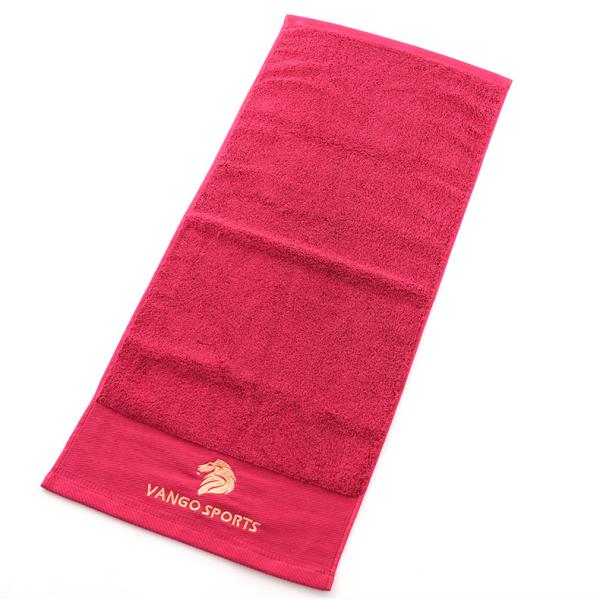 Toalha de algodão personalizada absorve água de forma eficiente e não deixa linto atrás