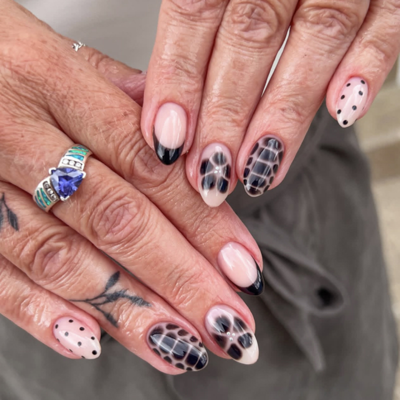 Short Round Polka Dots Pattern Press On Nails Easy To Apply