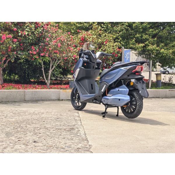 High-speed electric motorcycle, urban electric motorcycle, with a top speed of 80 km/h. Electric motorcycle.