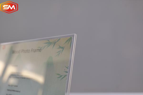 New Style Clear Acrylic Sign Holder Quadro de Fotografia OEM Com Base de Madeira Stand Diaplay