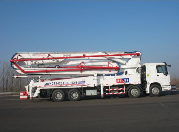Sinotruk Howo 8x4 Concrete Pump Truck Euro 2 With 5000mm Wheelbase