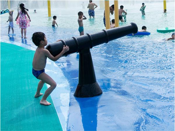 Equipamento personalizado do parque do pulverizador, arma de pulverizador da água da fibra de vidro com o fornecedor das corrediças de água do GV