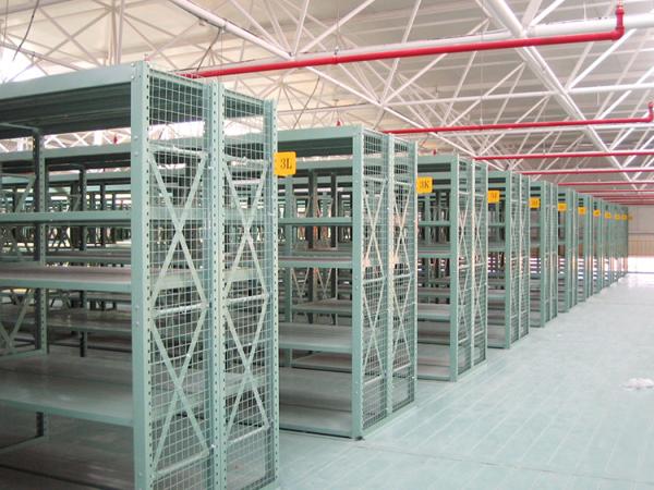 長距離収納棚 倉庫 金属棚 中級用ラッキングシステム