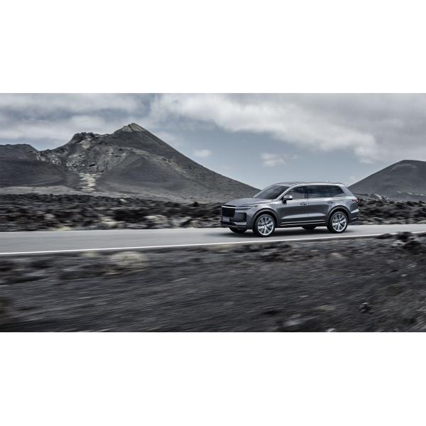 220km/h Plug In Hybrid SUV 700Km Range Four Screens Six Seater Electric Car