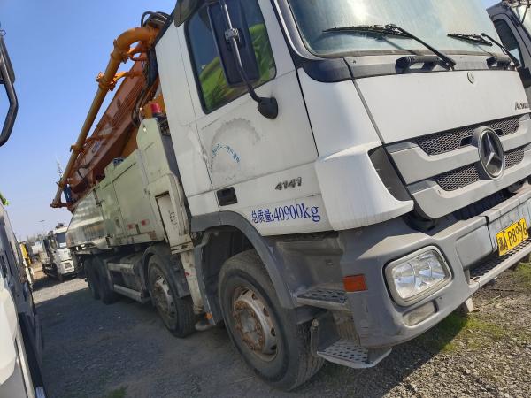 Camión bomba de hormigón Zoomlion 52M de 2013 sobre chasis Mercedes-Benz 52 metros