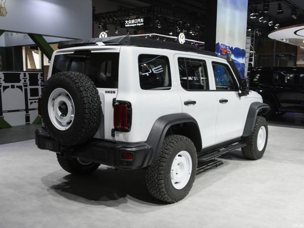 2023 GWM Off-road Tank 300 SUV Car 2.0T Petrol Fuel 4WD Equipped with LED Headlight