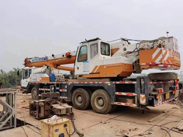 Cran de camions d'occasion pour équipement lourd utilisé en 2014 Blanc Poids maximal de levage 16 t