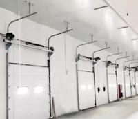 Embarcadère isolé thermique en métal d'entrepôt sectionnel aérien électrique automatique de porte