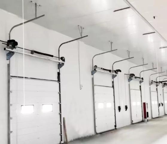 Fonctionnement automatique des portes aériennes sectionnelles isolées en acier avec télécommande