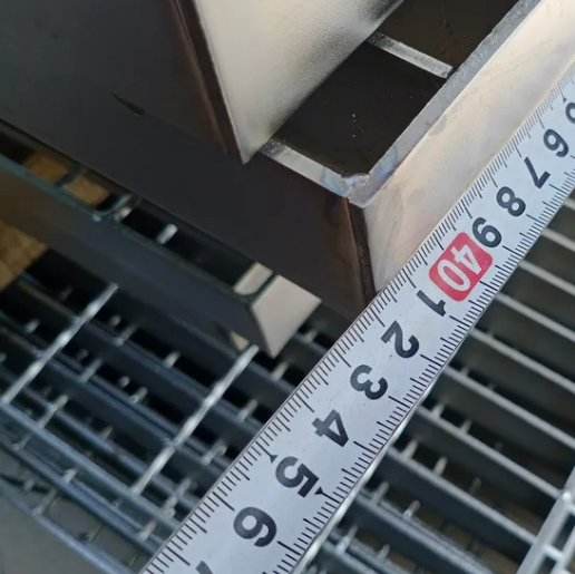 Heavy-Duty Galvanized Steel Grating with Easy Installation for Industrial and Commercial Use