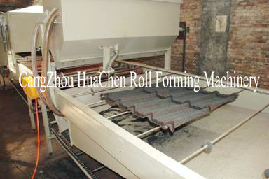 Линия машины черепицы цвета стальным покрытая камнем