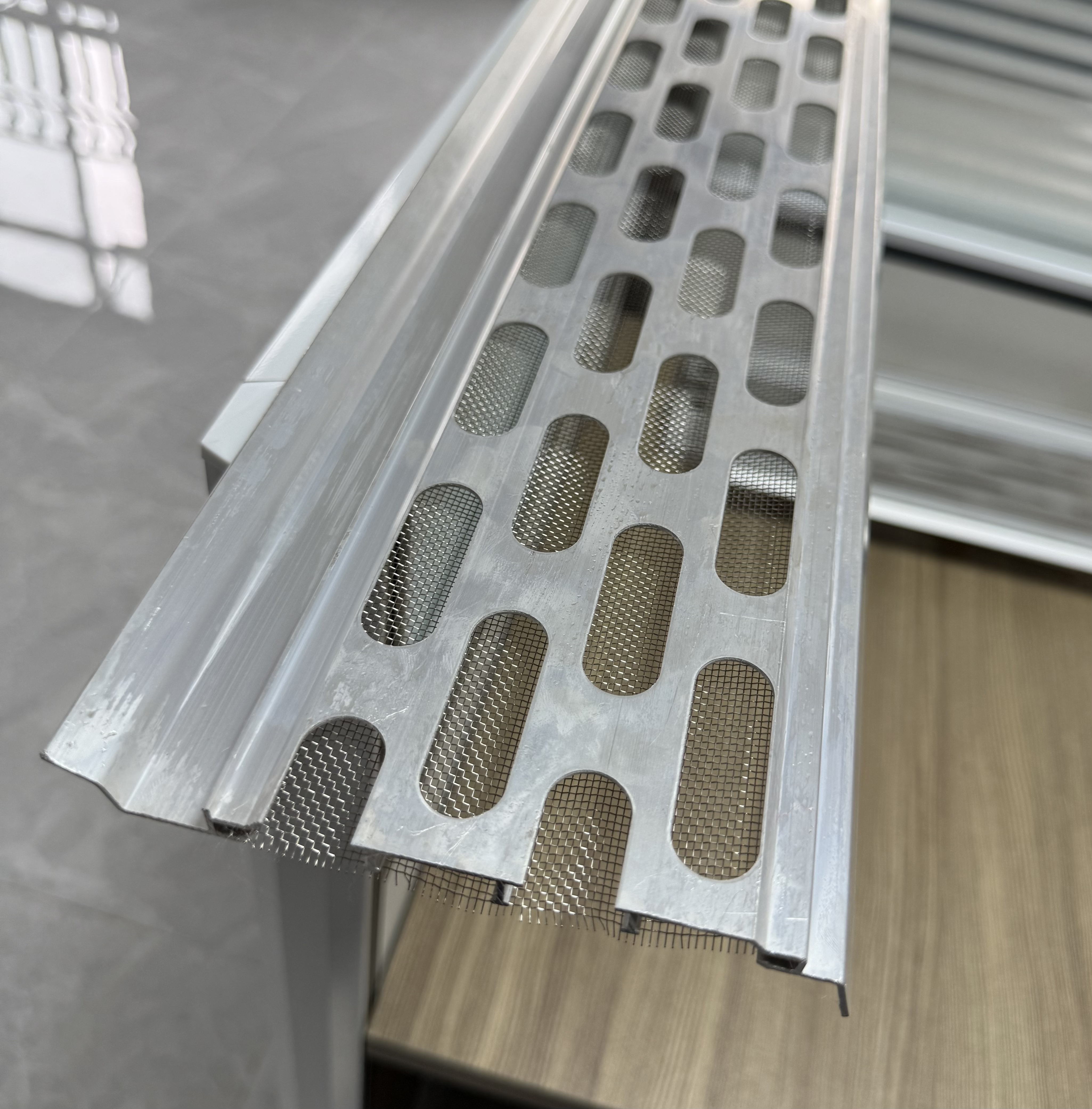 UV Stable Fade Proof Aluminum Gutter Guards For Long Term Outdoor Exposure