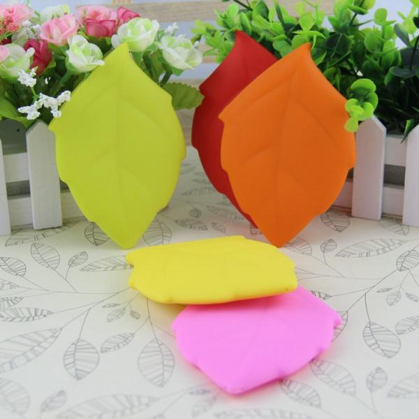 Colored Mini Silicone Water Bottle / Leaf Shaped Silicone Pocket Cup For Promotion Gifts