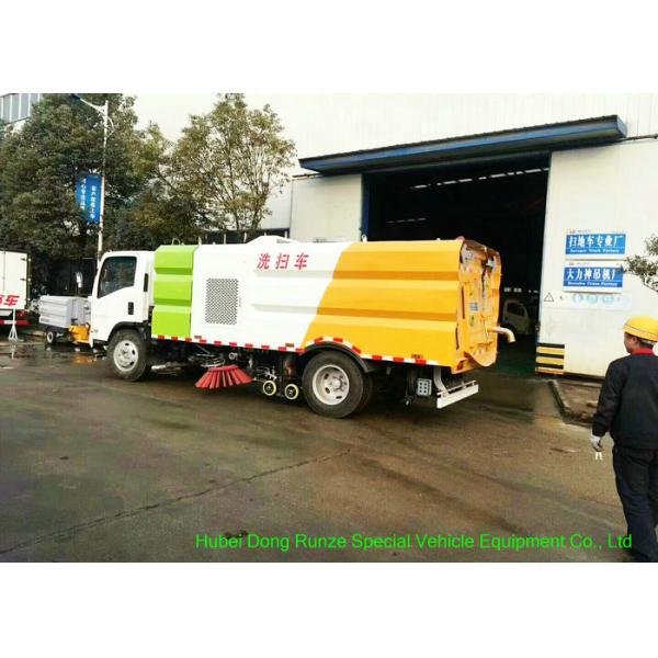 ISUZU EFL 700 Street Washing And Sweeper Truck With Brushes High Pressure Water