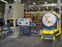 Máquina niveladora de techos de metal, Uncoiler automático 12 meses de período de garantía