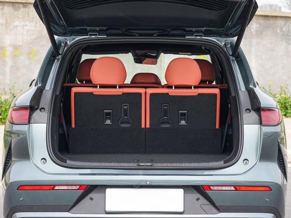 2025 BYD New Electric Vehicle for Performance Tang L 810kW Power AWD Fast Charging 1000w/h 600km Range Long Range 7 Seats with Sunroof