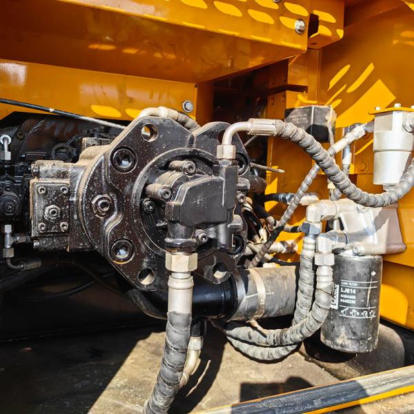 Hydraulic Used SANY SY235 Excavator 129kw Rated Power Middle Size Digger Original Version