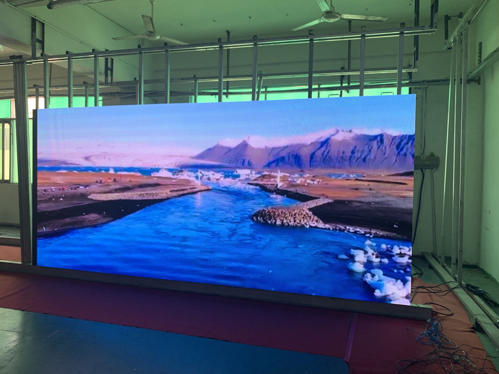 Дисплей высокой четкости 84x84 точек Full Color LED Display 100hz R1G1B1 Конфигурация пикселей 350W/m2