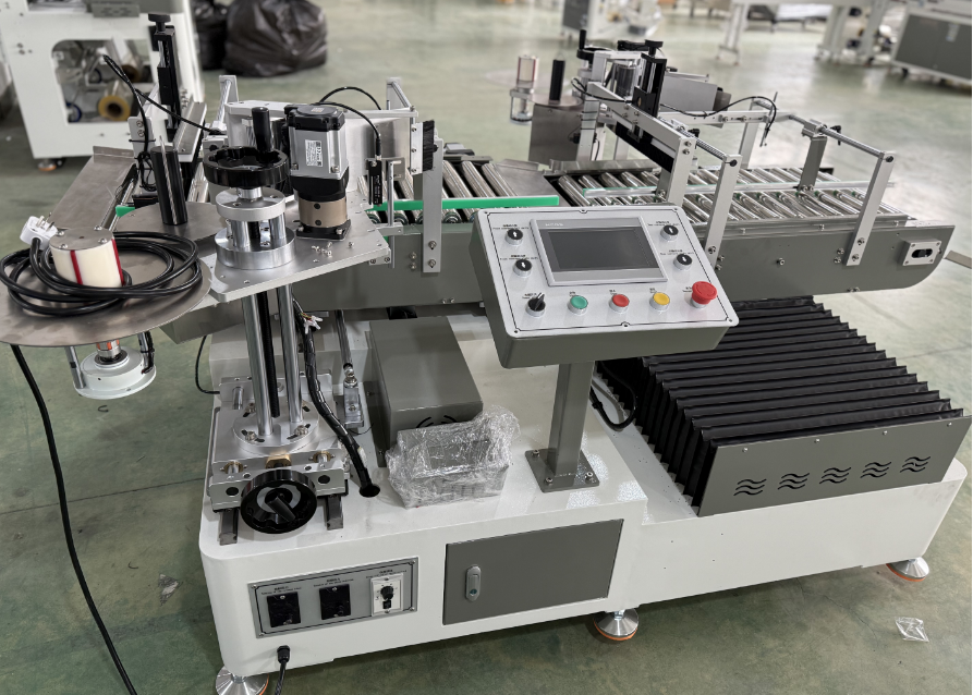PLC Control Double Side Labeling Machine 50pcs/min Automatic Label Applicator Machine