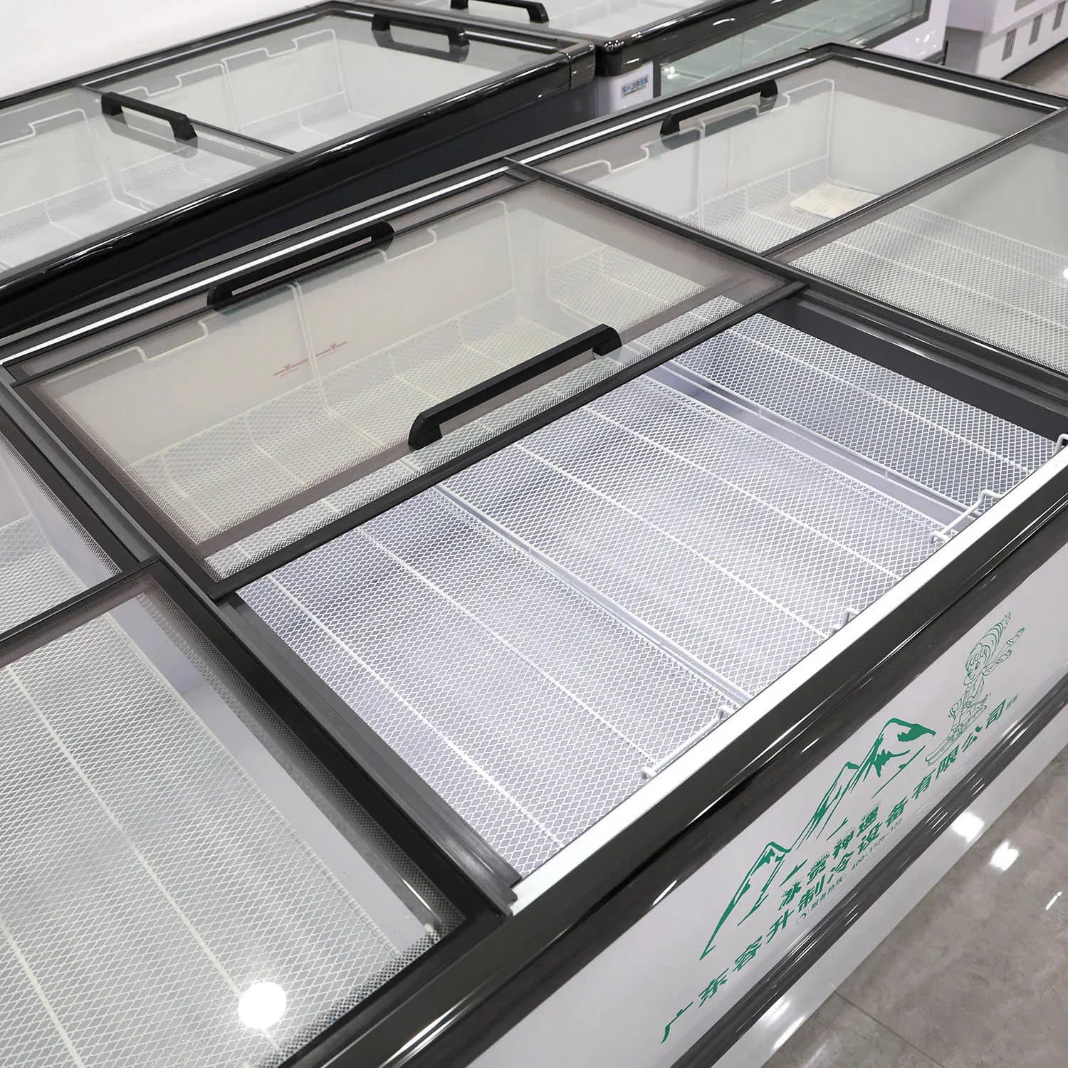 540L Deep Island Freezer Supermarket Sliding Glass Door Freezer 320W