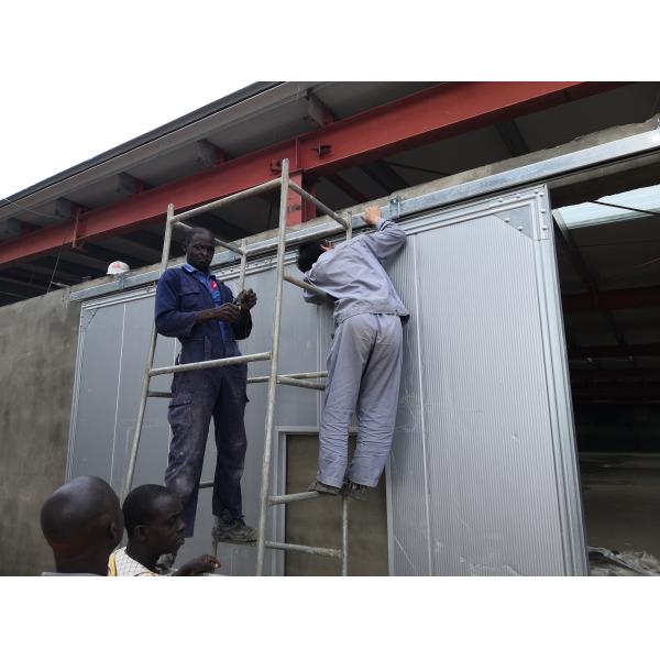 Современное стальное жилое здание с фасадной конструкцией