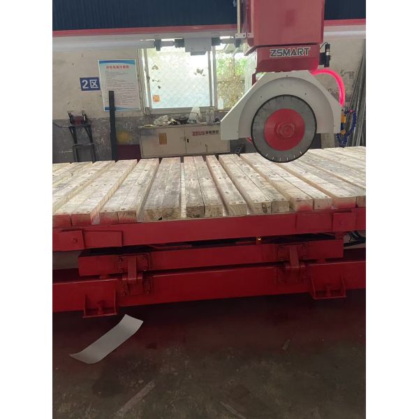3 Axis 15 kW Bridge Stone Cutting Machine Granite Customizable CNC Machine Motor Max Cutting Length 1500mm Zeus Brand 380V/220V