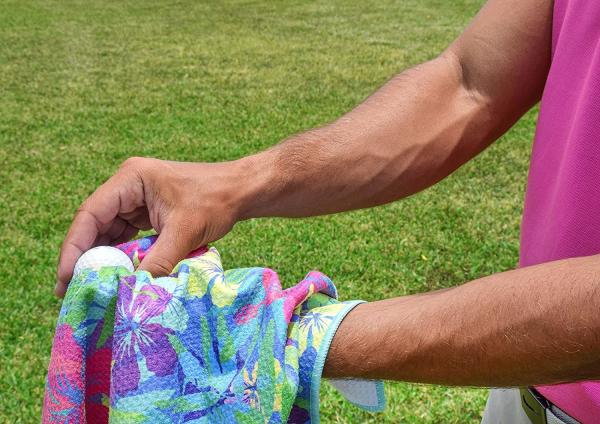 El poliéster de la microfibra imprimió el logotipo de encargo sublimado de la toalla de los deportes del golf