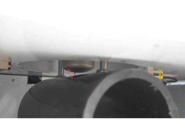 Equipamento de ensaio de peso em queda para determinação da resistência ao impacto de tubos e acessórios termoplásticos