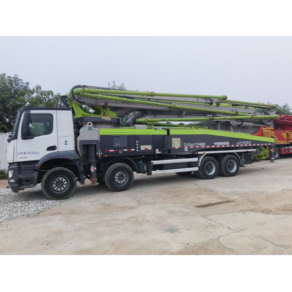 How to Choose the Right Concrete Boom Pump for High-Rise Building Projects(ZOOMLION 56M)