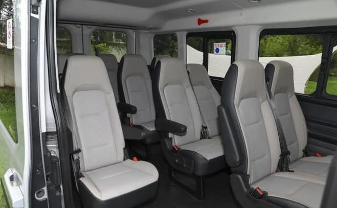 Белый микроавтобус Ford Transit 15 мест Jiangling 10 мест микроавтобус