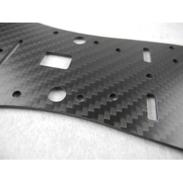 Corte do CNC da fibra do carbono da espessura 2.5mm 3mm 4mm do chassi do zangão - furando