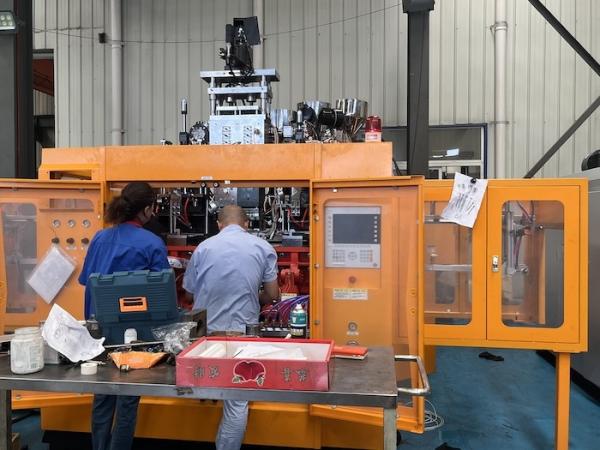 4 Cavity Automatic Extrusion Blow Molding Machine For HDPE LDPE PP