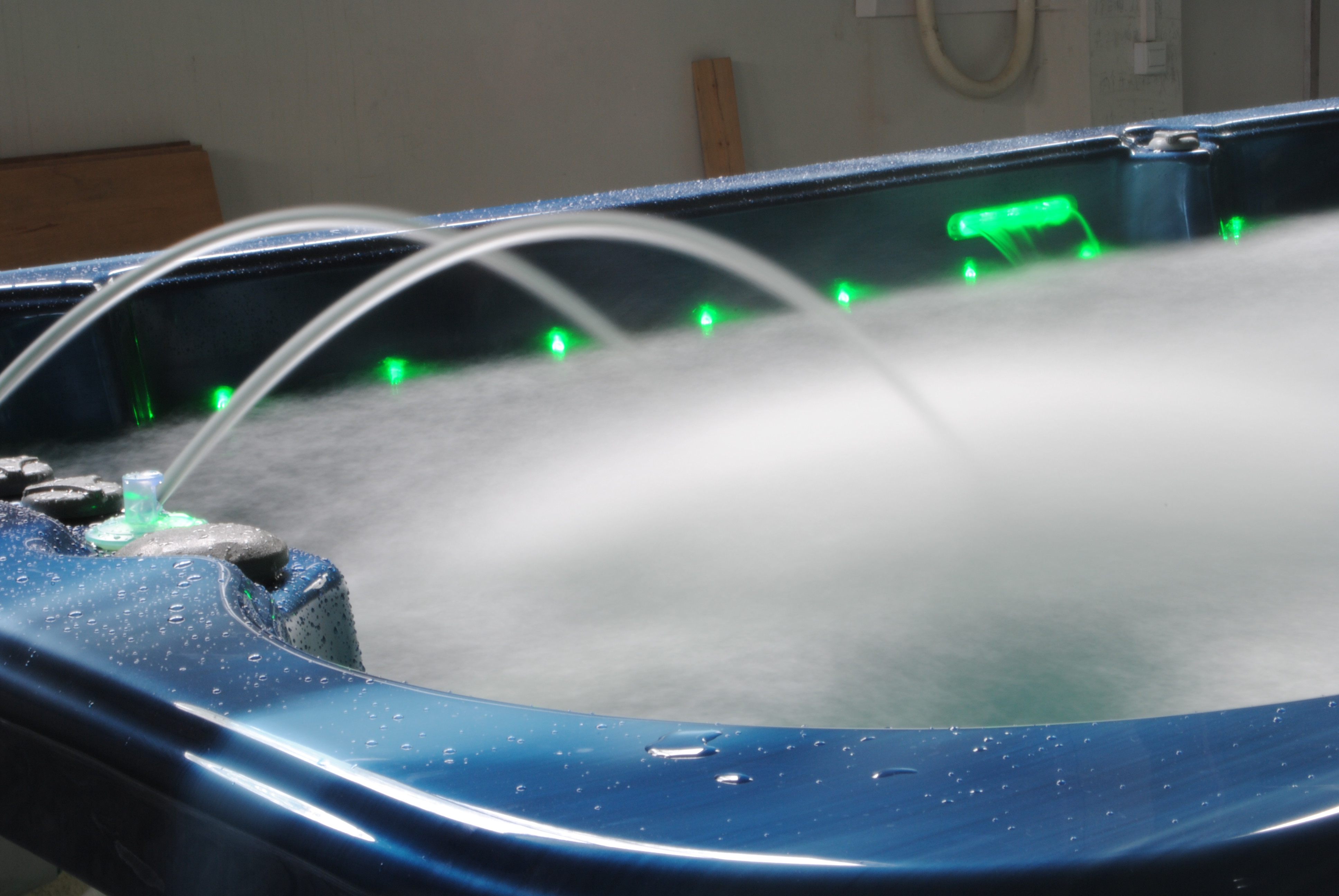 Square acrylic whirlpool massage bathtub, 5 x seats + 1 x full body lounge + swim area
