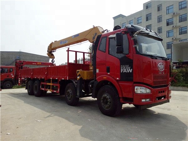 4 Axles 8x4 Truck Mounted Crane , 12 Ton Hydraulic Truck Crane